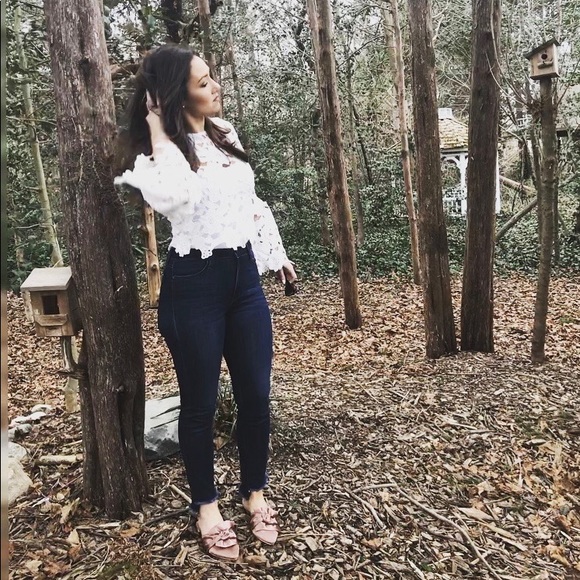 Last 1🆕Sawyer White Lace Bell Sleeve Eyelet Top - Picture 6 of 8